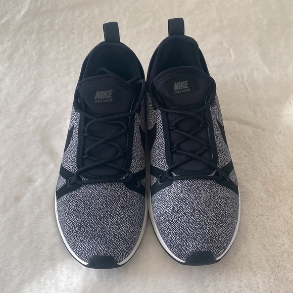 NWT NIKE Duel Racer Knit Womens Shoes - Picture 2 of 10